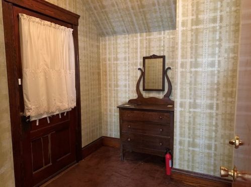 8 Everard St, Worcester, MA 01605-2893