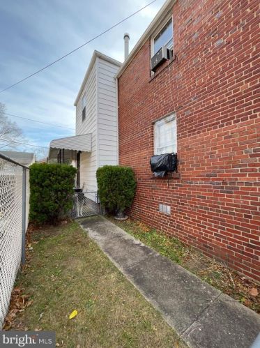 716 Croissant Pl, Washington DC 20019-2212 exterior