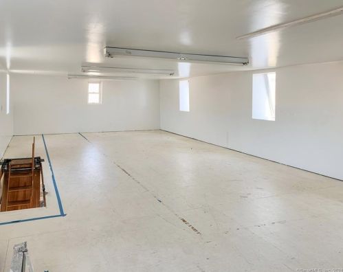 206 Milbank Ave, Greenwich CT 06830-6617 exterior