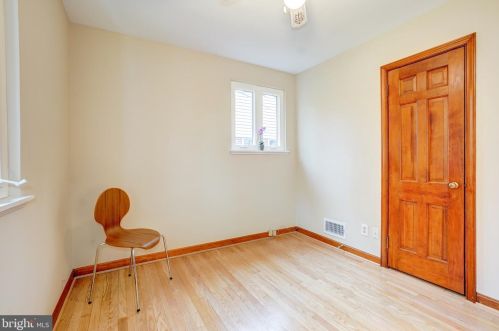 102 Mannakee St, Rockville MD 20850-1914 exterior