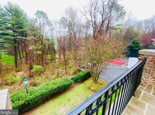 1289 Ballantrae Farm Dr, Mc Lean VA 22101-3027 exterior