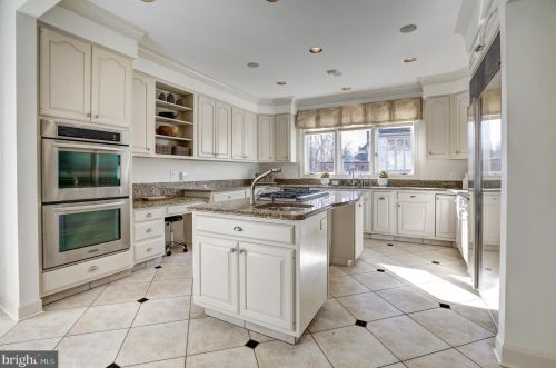 9832 Avenel Farm Dr, Rockville MD 20854-5410 exterior