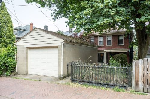 1129 Jancey St, Pittsburgh PA 15206-1326 exterior