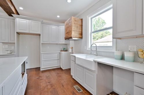 1477 Mercer Ave, Atlanta GA  30337-1515 exterior