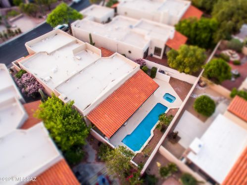 5860 Bright Star Dr, Tucson AZ  85718-3429 exterior