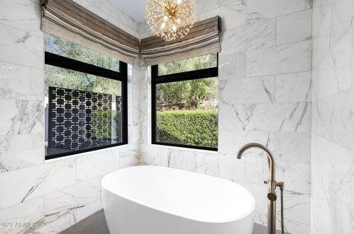 5841 Echo Canyon Cir, Phoenix AZ 85018-1243 exterior