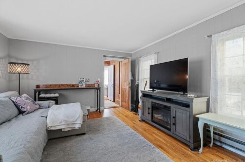 60 Elm St, Deep River CT 06417-1687 exterior