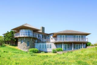 3 Eliot Ave, Chilmark, MA 02535-1700