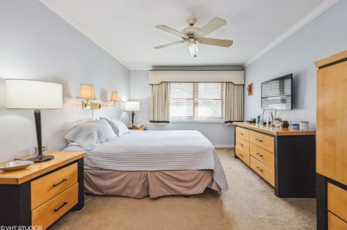 3534 Pne Grv Ave, Chicago IL 60657-1877 exterior