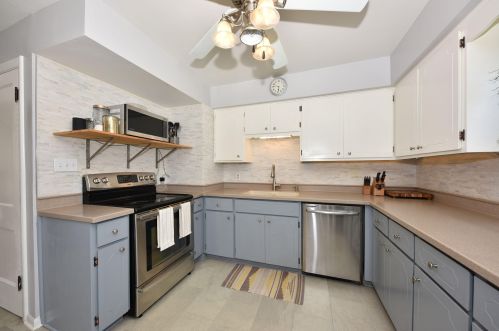 1410 Van Beck Ave, Milwaukee WI 53207-4531 exterior