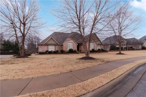 2620 Willow Bend Cir, Springdale, AR 72762-7446