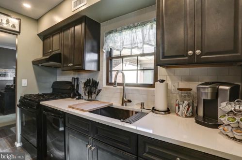 153 Valleybrook Dr, Lancaster PA 17601-4618 exterior