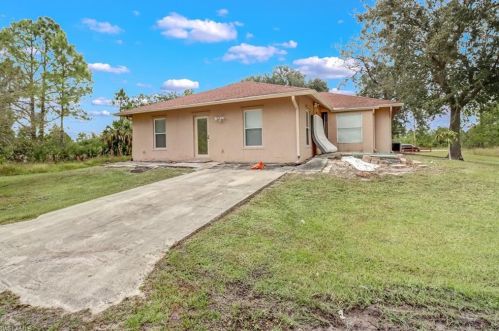 2890 54 Ave, Naples FL 34120-1554 exterior