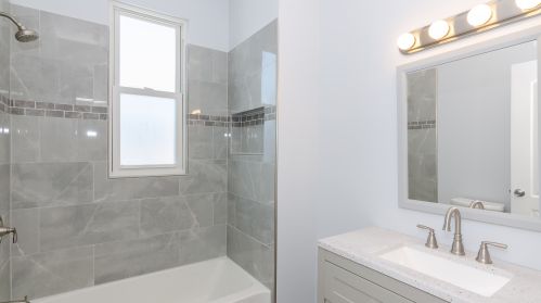 1511 67 Pl, Chicago IL 60637-4832 exterior