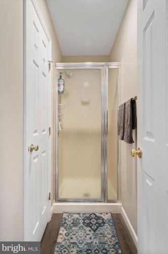 6005 Kestner Cir, Alexandria VA  22315-4834 exterior