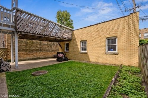 6710 Artesian Ave, Chicago IL 60645-5301 exterior