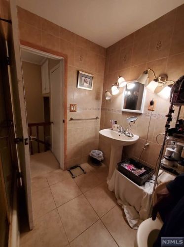 25 Kirk St, Town Center NJ 07052-5905 exterior