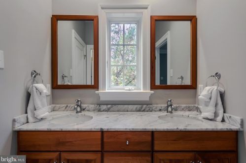 124 Cv Ln, Media PA 19063-1822 exterior