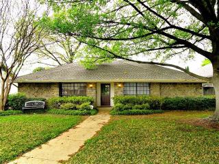 8341 Club Meadows Dr, Dallas TX  75243-7419 exterior