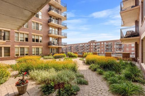 102 Water St, Milwaukee WI 53202-6054 exterior