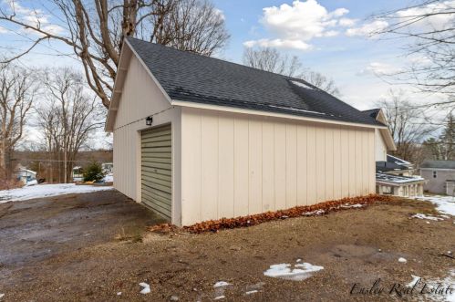 305 Pne St, Big Rapids MI 49307-1361 exterior