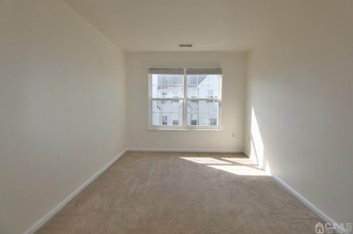 607 Evergreen Ct, New Brunswick NJ 08902-2337 exterior