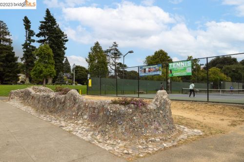 2643 Hillegass Ave, Berkeley CA 94704-3313 exterior