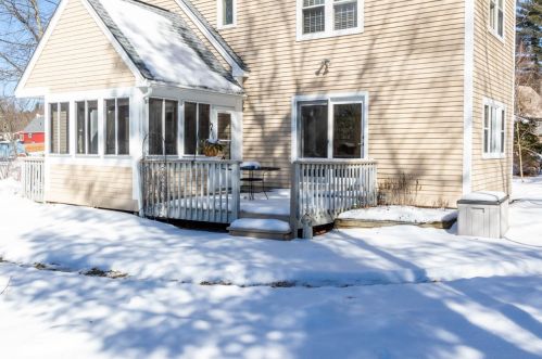 4 Hampshire Dr, Concord NH 03301-5914 exterior