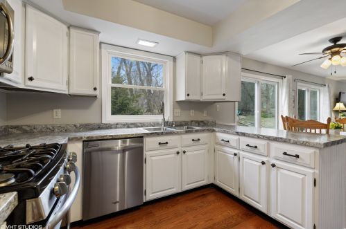 6905 Connecticut Trl, Bull Valley IL 60014 exterior