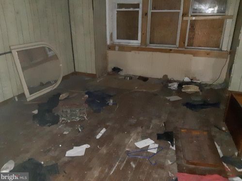 1063 Langham Ave, Camden NJ 08103-2818 exterior