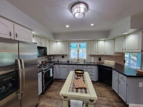 1849 Lawnel Ave, Meskegon MI 49441-3743 exterior