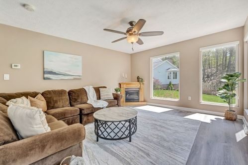 408 Larchmont Ct, Moon Twp PA  15108-9100 exterior