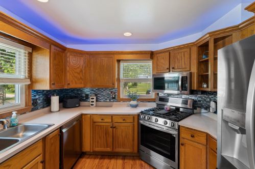 3543 91st St, Milwaukee, WI 53228-1537