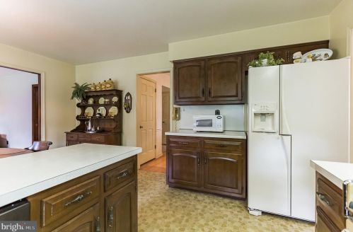 271 Lamplighter Ln, Huntingdon Valley PA 19006-3033 exterior