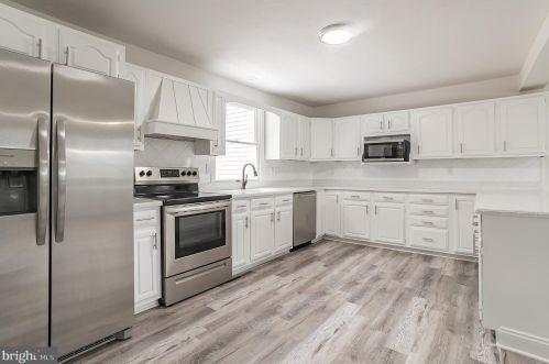 345 Pine Grove Rd, Hanover PA  17331-7702 exterior