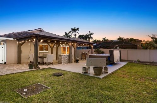 523 107 Ave, Naples FL 34108-1854 exterior