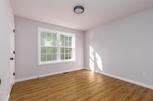 84 Glenham St, Providence RI 02907-1247 exterior