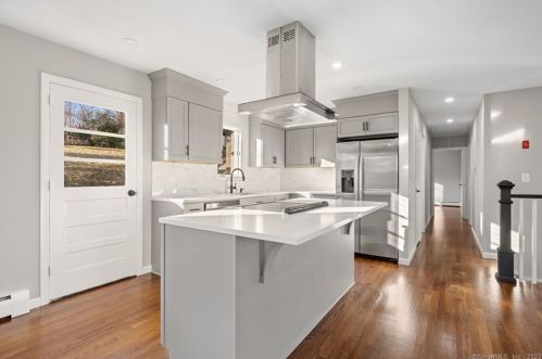 32 Fairview Dr, Farmington CT 06032-2517 exterior