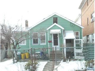 266 Kamena St, Fairview NJ  07022-1601 exterior