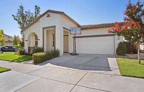 1072 La Paloma St, Turlock CA  95382-0485 exterior