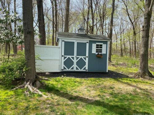 43 Jefferson Dr, Ridgefield CT 06877-5910 exterior