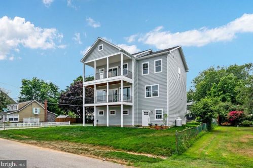 4006 Chesapeake Dr, Edgewater, MD 21037-4446