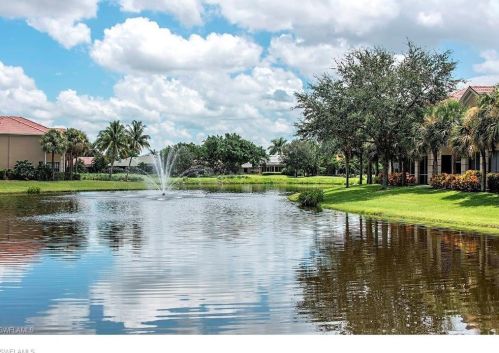 2350 Mont Claire Dr, Naples FL 34109-4307 exterior