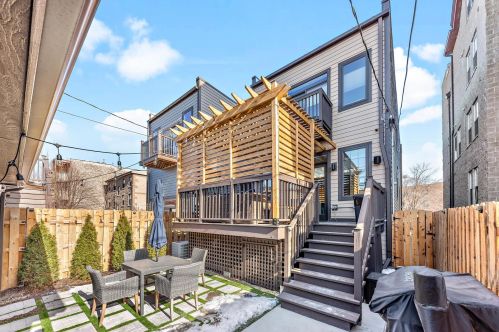 4952 Champlain Ave, Chicago IL 60615-2509 exterior