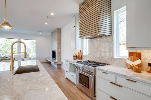 6811 Blessing Dr, Dallas TX 75214-2547 exterior