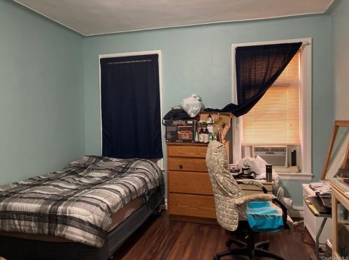 2922 Barnes Ave, Bronx NY 10467-8519 exterior