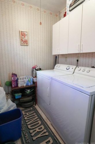 323 Oak St, New Britain CT 06051-1213 exterior