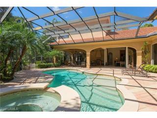 879 Barcarmil Way, Naples, FL 34110-0901