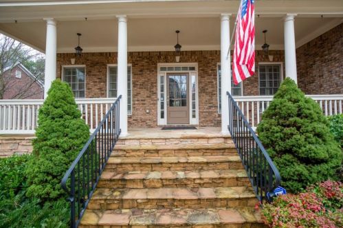 629 Darlington Commons Ct, Atlanta, GA 30305-2713