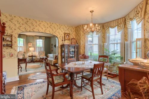 273 Main St, Hummelstown PA 17036-1721 exterior